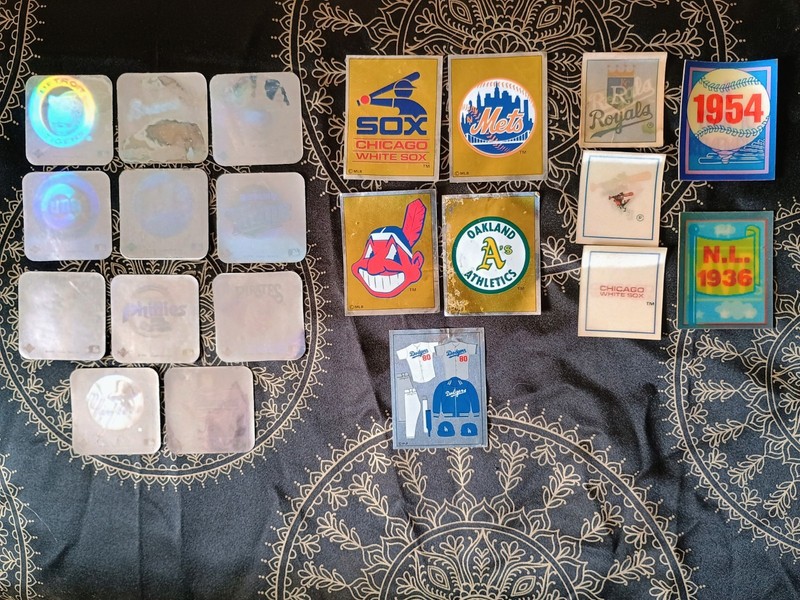 VINTAGE LOT OF 86-87 SPORTFLICS TEAM lOGO CARDS, 90 Upperdeck Holo Team Cards
