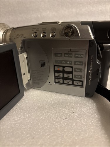 Pacchetto videocamera DVD Sony HandyCam DCR-DVD301 con accessori - Foto 5 di 14