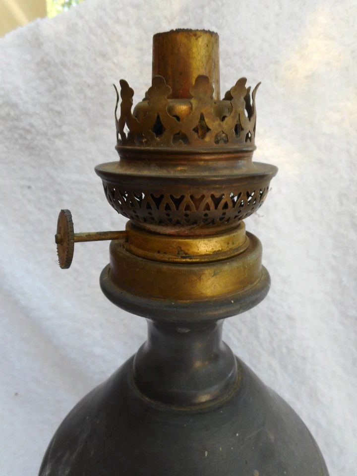 Ancienne Lampe à pétrole en étain - Photo 2/4
