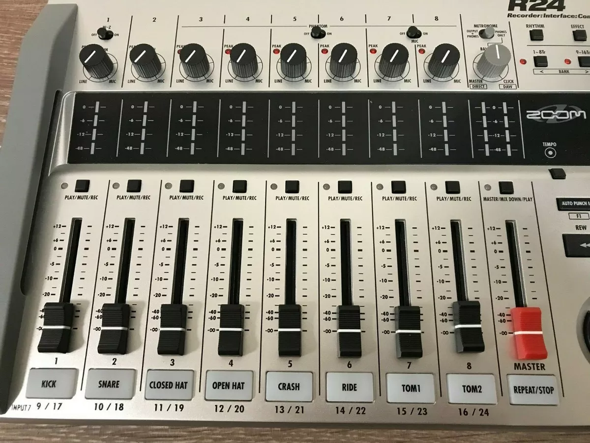 生産終了】ZOOMズーム マルチトラックレコーダーR24《新品》-