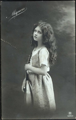 ROMANIA HUNGARY 19170 PHOTO PC: MANDOLIN GIRL-"Mignole", @ KÉZDIVÁSÁRHELY