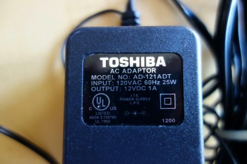 Toshiba Netzteil AD-121ADT 12VDC 25W 1A HERVORRAGENDER ZUSTAND - Bild 3 von 4