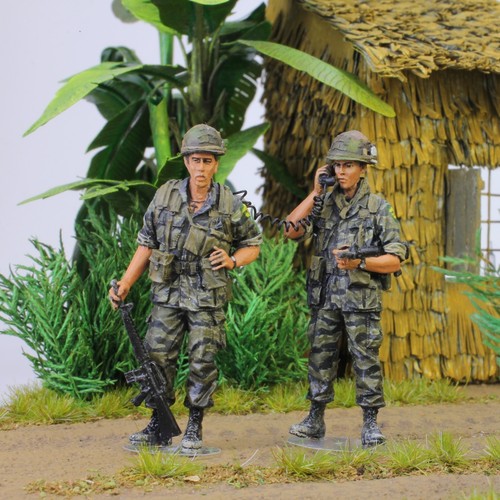 PreSale Pro-Painted 1/35 US Special Force RTO team (2 figures), Vietnam war - Picture 1 of 9
