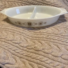 Vintage PYREX Early American Heritage 1 1/2 Qt Divided Casserole Dish