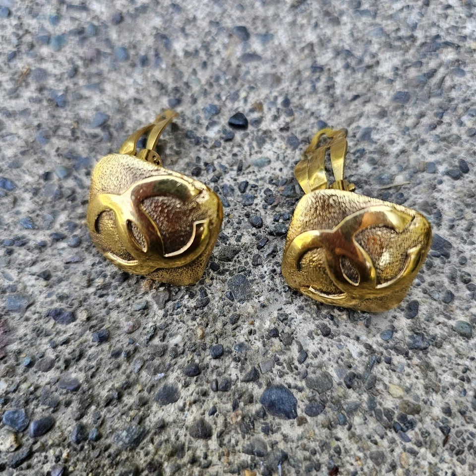 Vintage COCO CHANEL Clip On Earrings CC Logo Gold Tone Square 2 BEAUTIFUL - Image 2 of 4