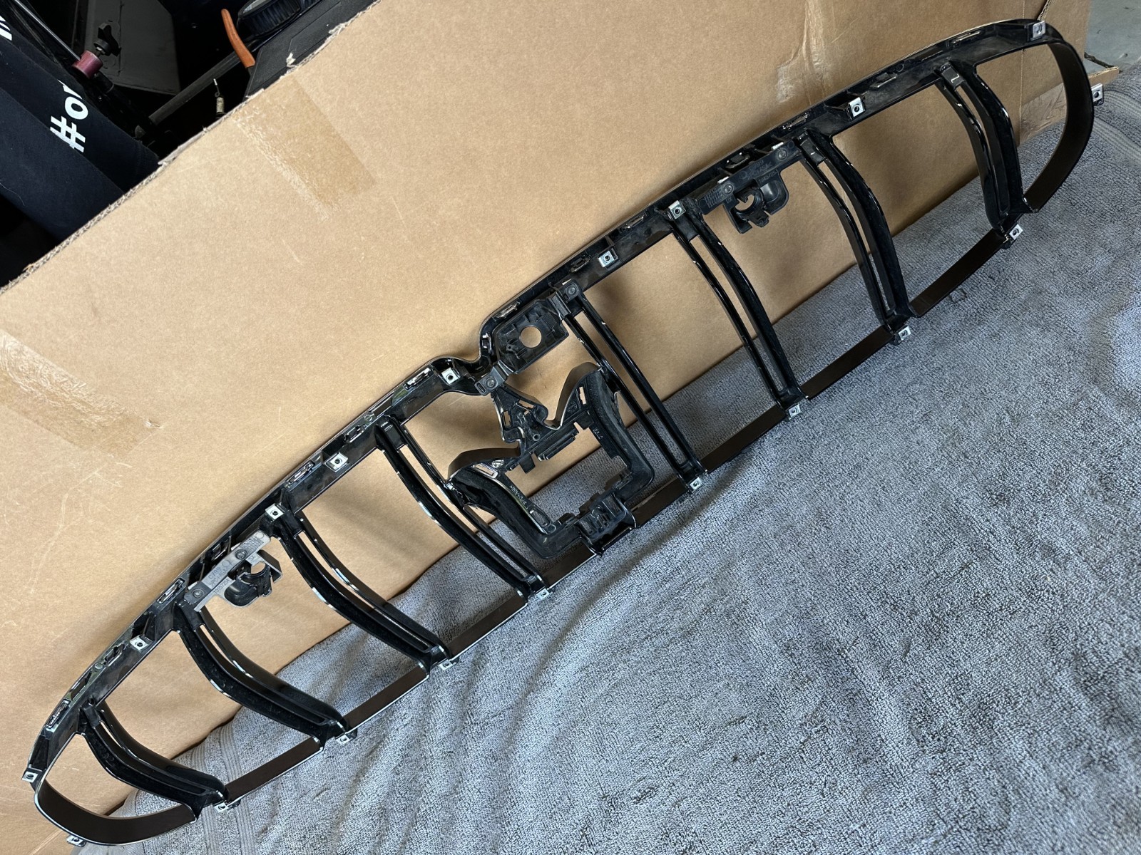Genuine USED MASERATI PART, FRONT GRILLE TROFEO SVC, PART NUMBER: 670230546