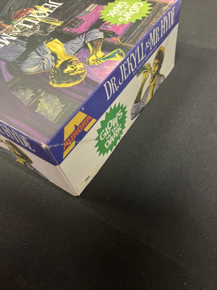 1972 Aurora Glows in The Dark Dr.Jekyll As Mr.Hyde Complete Model 482 - Image 3 of 4