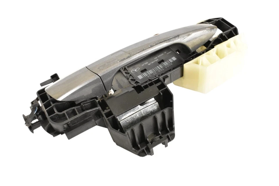 14-19 Mercedes-Benz CLA250 Front Right Side Exterior Door Handle 2047600420 OEM - Image 4 of 4