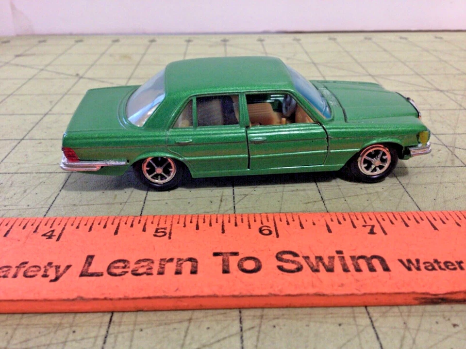 Coche fundido a presión Mercedes 350 SE de colección por GAMA hecho en Hong Kong Foto 2 de 4