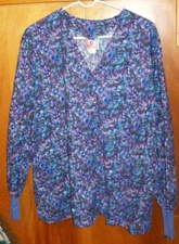 White Cross Button Up Blue/Purple SCRUB JACKET w Pockets sz L Tiffany Glass Patt