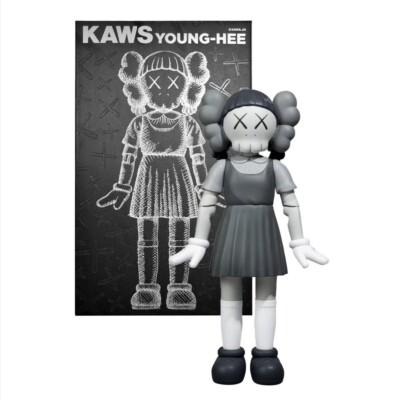 イカゲーム KAWS ヨンヒ人形 Young-Hee Vinyl Figure s-l400.jpg
