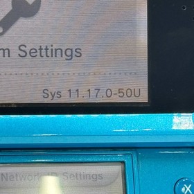 Nintendo 3DS region free Light Blue console / Charger / SD card