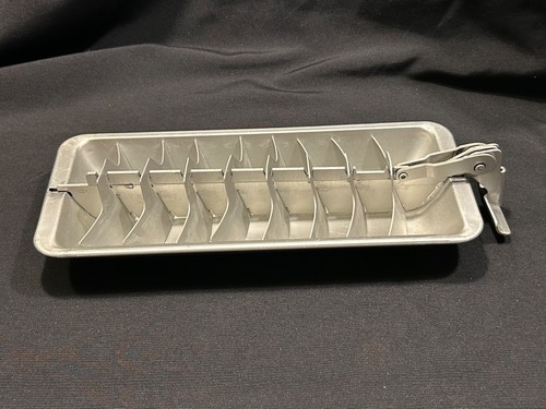 Vintage Aluminum 18 Cube 2 Piece Ice Tray LQQK