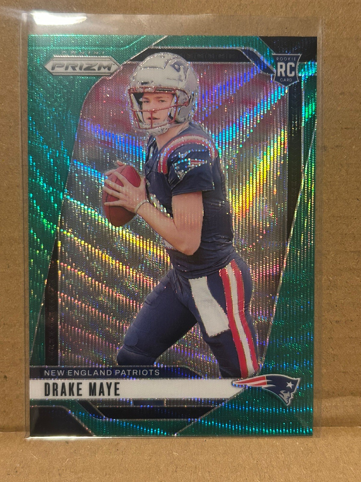 2024 Panini Prizm - Rookies Drake Maye #329 Green Wave Prizm (RC)