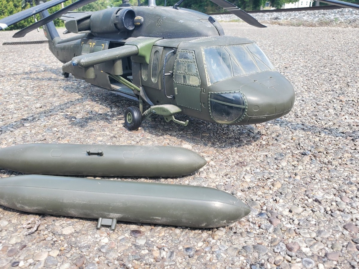 Elite Forces BBI US Army Black Hawk Helicopter 1:18 Scale Bombs