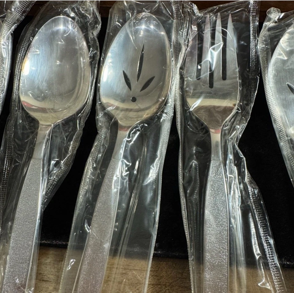 Rare Gem Find 48piece- Community Silver plate By Oneida With Case - Image 4 of 4