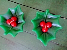 Vtg PAIR (2)  Holly Leaf & Berries Floating Candles New 3"