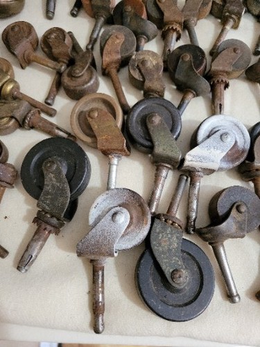Lote De Colección De 80 Ruedas Para Muebles, 4 Pastor Y Algunos Bassick Mezclados. - Imagen 9 de 17