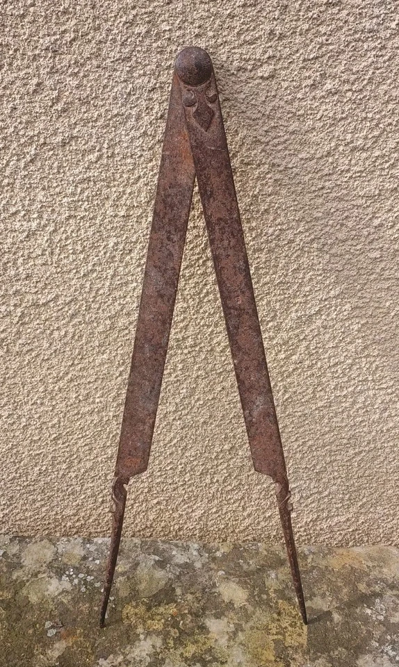 Beau Compas De Charpentier 18e , Signé , Fleur De Lys , Outil De Compagnon - Photo 2/4