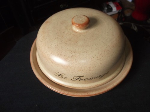 GOOD SIZE SPECKLED BEIGE STONEWARE CHEESE PLATTER & DOME LE FROMAGE 10" DIA - Picture 2 of 4