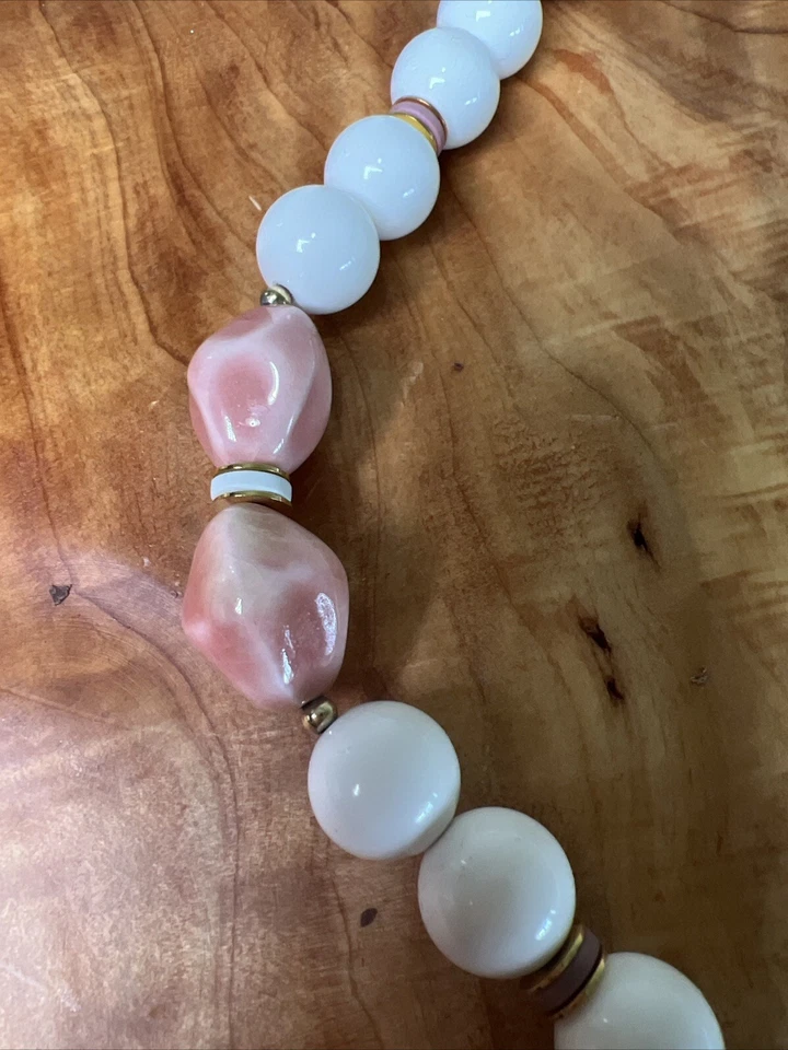 Vintage Japanese White and Pink Beaded Necklace Ceramic Rose Pendant EUC Lovely! - Image 4 of 4