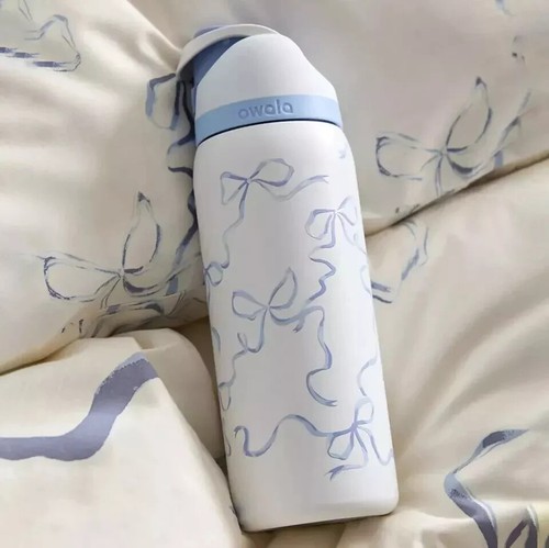32 oz Owala Urban Outfitters Exclusive Tied and Ture FreeSip Blue Bow Bottle - Picture 2 of 5