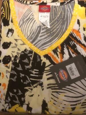 Scrubs Dickies Print V-Neck Top African Safari 82925CB AFSF Size XS
