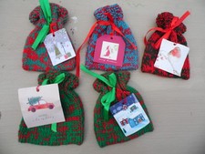 5 petits sacs cadeaux neuf tricotés main rouge/vert bleu/vert cordon Noël/autre