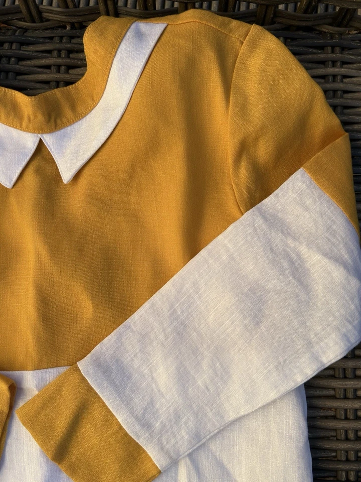 Camisa para niños La Miniature Color Block amarillo mostaza y blanco Foto 4 de 4