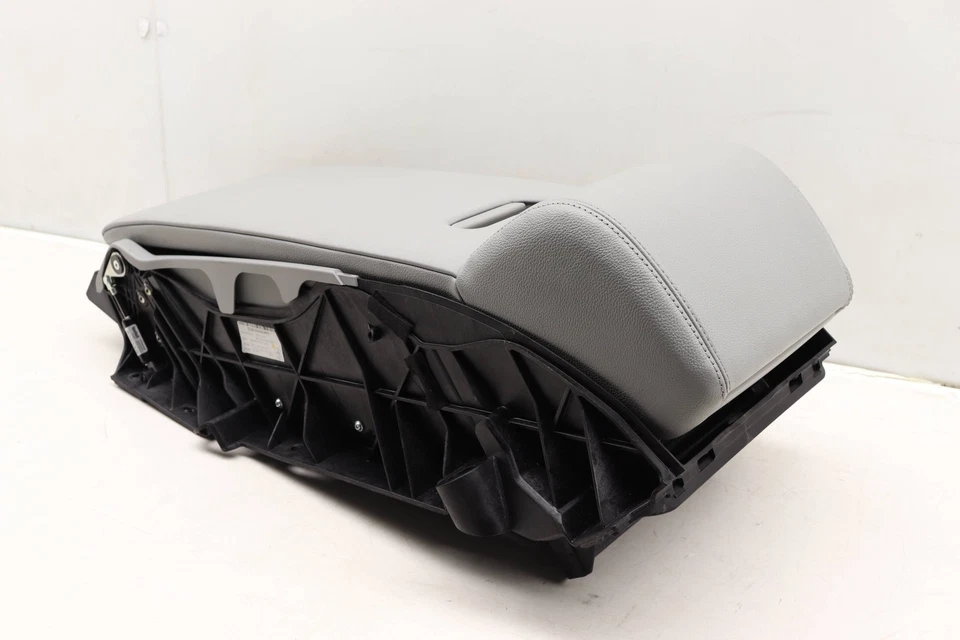 AUDI A8 QUATTRO 2011-2015 - Conjunto reposabrazos asiento central trasero 4H0885075K Foto 2 de 4