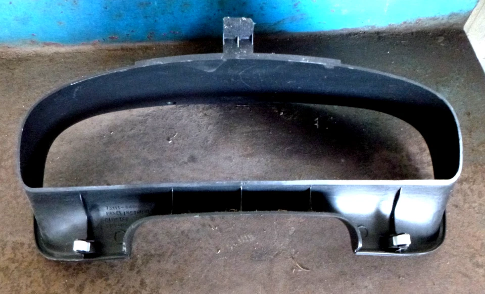 Suzuki Baleno 99-02 Instrument Cluster Surround Trim - image 3 of 3