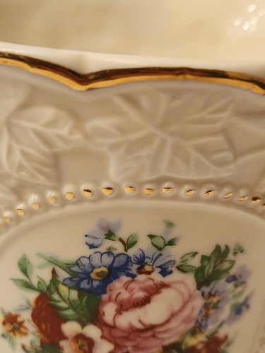 Maryleigh? Porcelain Pottery Vase with Embossed Ivy and Floral Bouquet Center - Picture 5 of 8