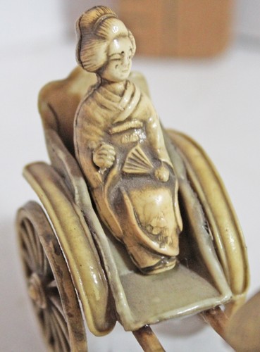 VNTG Tiny Celluloid Geisha & Umbrella in Rickshaw & Runner 2.5” - Picture 6 of 8