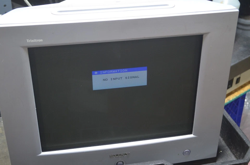 Sony 17" HMD-A200 1280x1024 Trinitron VGA CRT Monitor - Image 2 of 4