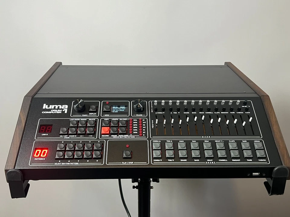 Deftaudio Luma-1 Hágalo Usted Mismo Kit Linn LM-1 Recreación Caja de Ritmos Foto 3 de 4