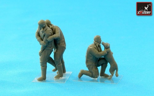 Armory Models AR F7224b Scale Friends 1:72 RAF WWII crewmen high altitude outfit - Picture 3 of 24