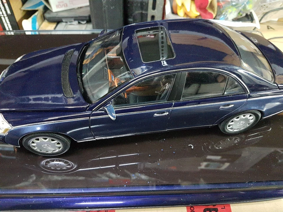 Autoart  Maybach 57   1/18 - Immagine 2 di 4