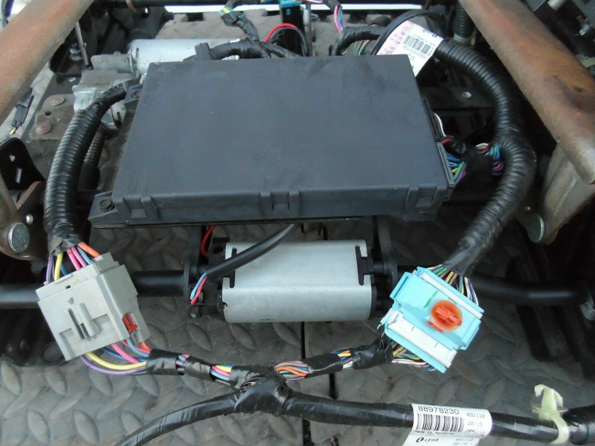 ハマーH2 03'～07' KICKER ドアパネル 4枚セット 電飾付き！ 輸入車