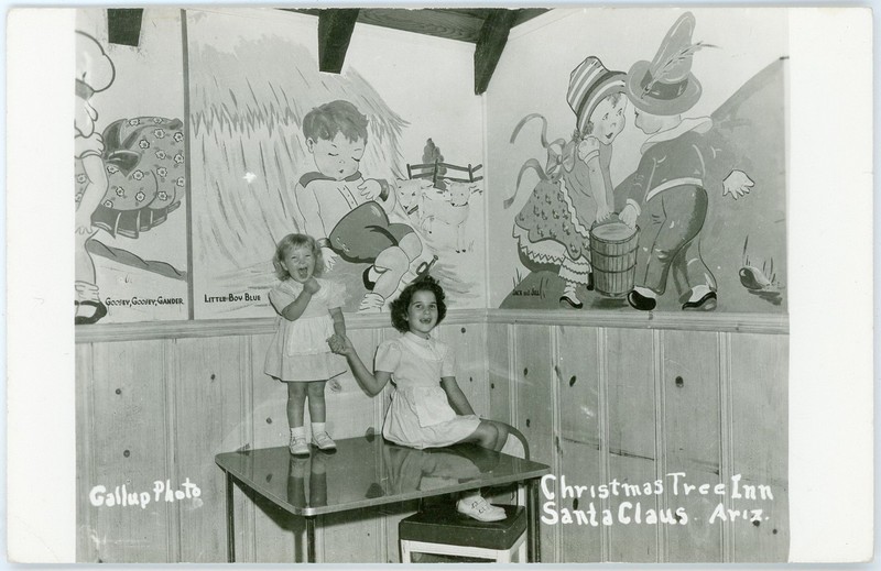 Vintage 1952 RPPC Girls & Nursery Rhyme Murals Christmas Tree Inn Santa Claus AZ