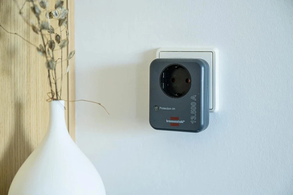 4 stück Brennenstuhl Überspannungsschutz Steckdosenadapter 13.500A Blitzschutz - Bild 4 von 4