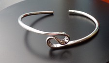 Solid 925 Sterling Silver Ladies Cuff Bangle 14.6g Modern Twisted Wave Design
