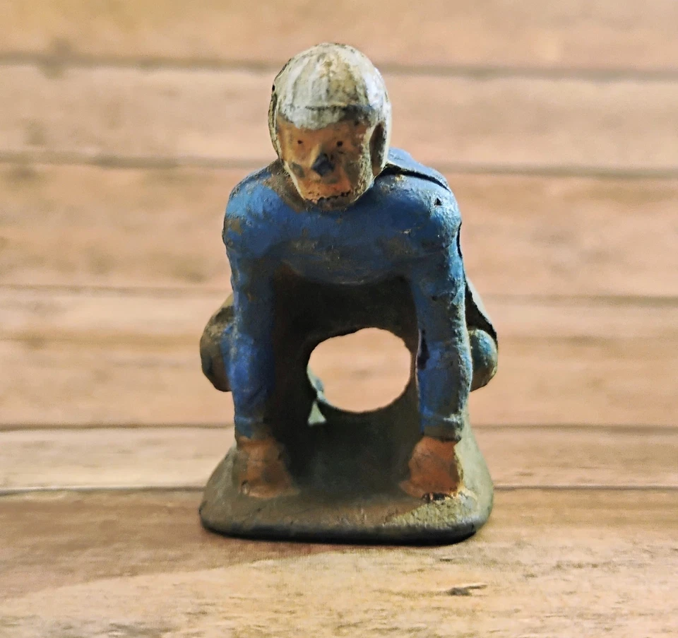 Два винтажных резиновых футболиста 1940-х Auburn (2) красные и синие в очень хорошем состоянии - Изображение 2 из 4