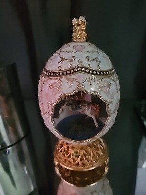 Franklin Mint Faberge Porcelain Musical Carousel Horse Egg Music Box Figurine