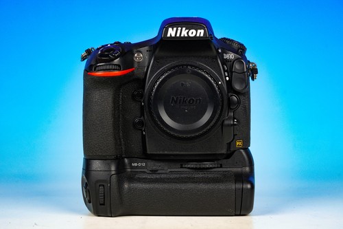 Nikon D810 36MP DSLR with MB-D12 Battery Grip. Battery, charger and D810 Strap. - Picture 3 of 12