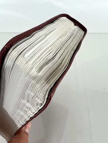 ESV Student Study Bible | WATER DAMAGE - Imagen 10 de 17