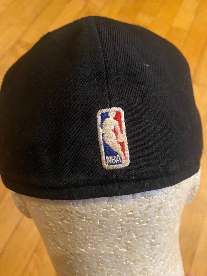 Sombrero de Colección Usado Boston Celtics New Era 59fifty 7-1/2 NBA Negro Verde Madera Dura Foto 4 de 4