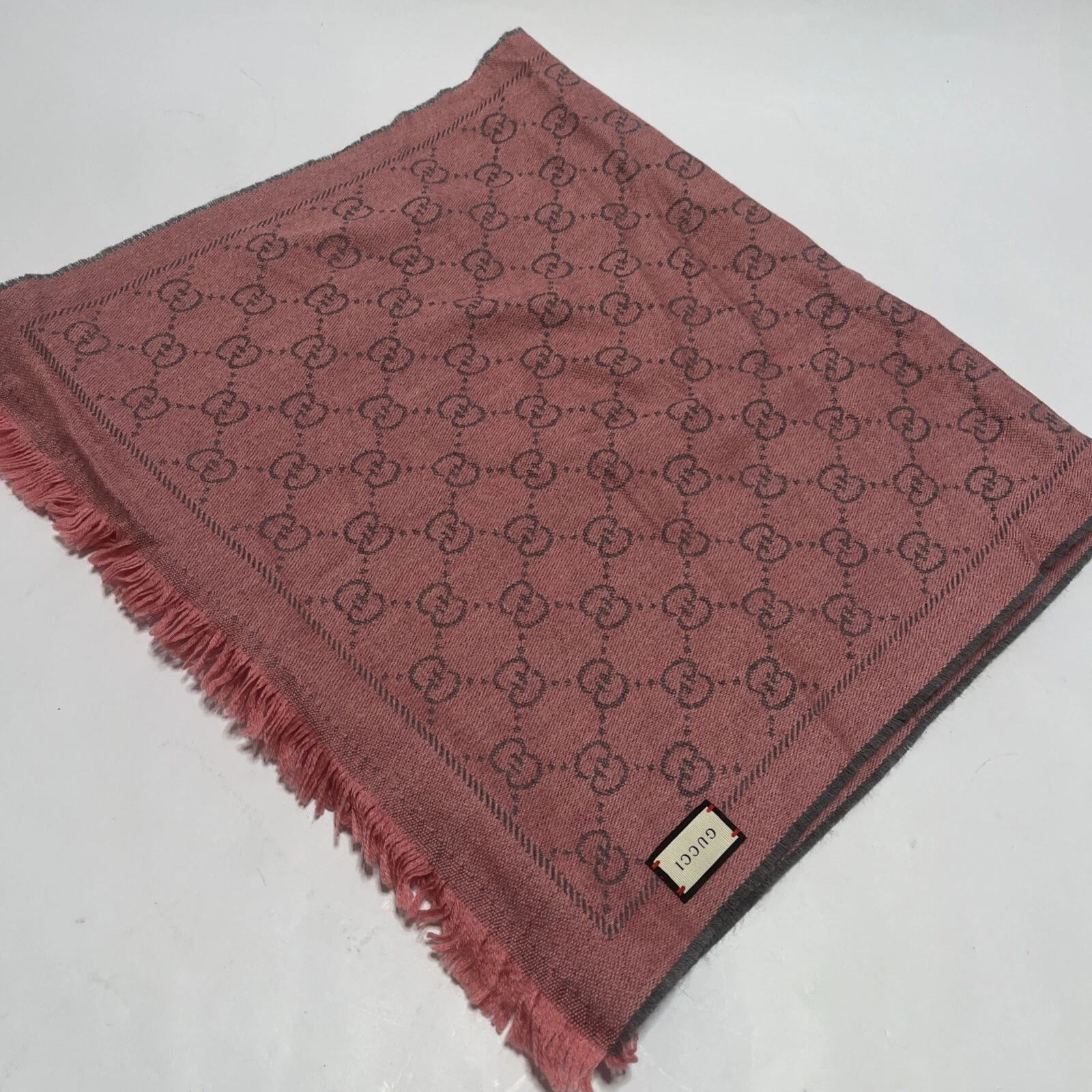 Gucci écharpe rose et gris jacquard logo GG deux tons laine écharpe femme