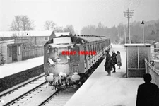 PHOTO  DMU UNIT 404 AT MIDGHAM STATION  SNOWY 1970