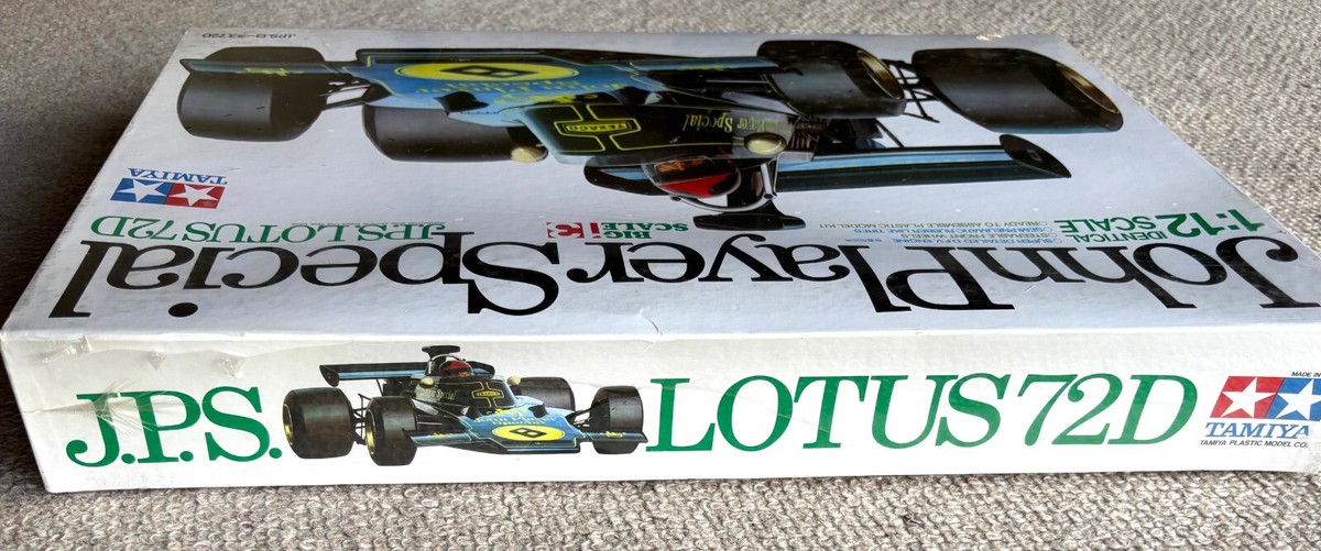 TAMIYA 1/12 JOHN PLAYER SPECIAL (JPS) LOTUS 72D F1 model in