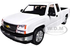 2006 CHEVROLET SILVERADO 1500 PICKUP WHITE 1/25 DIECAST MODEL BY MOTORMAX 79393